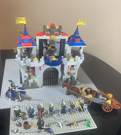 Lego Castle / Knights/ Fantasy Era Construction and Minifigs Mixed Lot