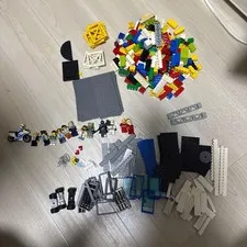 LEGO Bricks & Minifigures Bulk Lot 13 Figures