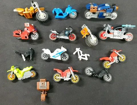 LEGO Lot Motorcycle Motorbike Motor Bike Dirt Bike Police Parts Complete Loose *