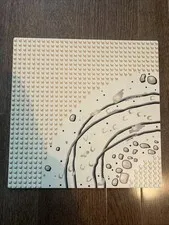 Lego Baseplate, Road 32 x 32 7-Stud Curve with Rocks and Ruts Pattern Tan Sand
