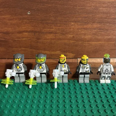 LEGO Space Exploriens Minifigure Lot x5 Droid Astronauts