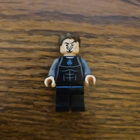 Lego Tony Stark Minifigure 76007 Marvel Super Heroes Avenger Iron Man