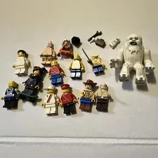 LEGO Minifigures Lot w/ random accessories 