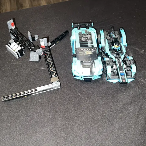 LEGO SPEED CHAMPIONS: Formula E Panasonic Jaguar Racing Gen2 Car & Jaguar I-Pace