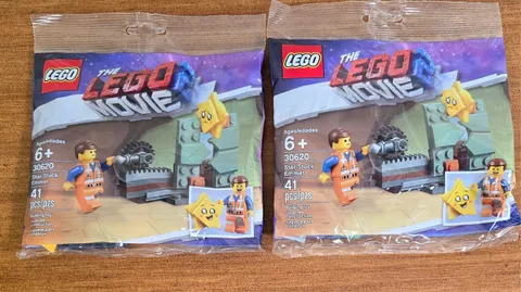 LEGO Movie 2 Star-Stuck Emmet Set 30620 (41 Pieces Polybag) Lot-2