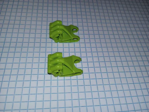 2 Lime Green Bionicle Lego 64251 Hero Factory Fist with Axle Hole, 3 fingers