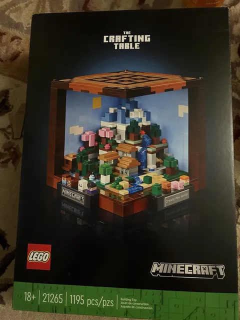 LEGO Minecraft The Crafting Table Collectible Video Game Building Set 21265-NEW!