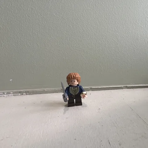 LEGO The Hobbit Lonely Mountain Minifigure BLUE BILBO BAGGINS (ring, sword)