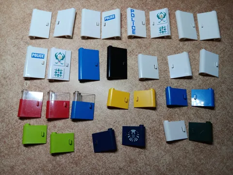 LEGO BULK LOT OF 28 DOORS 1X3X2 1X3X3 1X3X4 MIXED COLORS LEFT & RIGHT