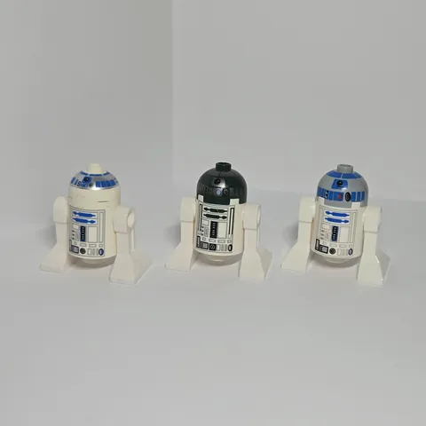 LEGO Star Wars R4-P44 Astromech Droid (8088) + R2D2 Minifigures