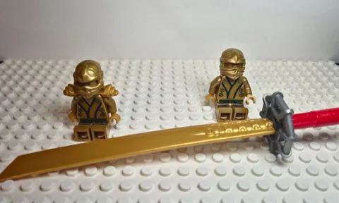 LEGO Ninjago Golden Lloyd njo0073 Lot 2 Gold Ninja Figures + Golden Weapon Sword