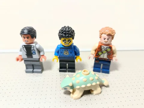 LEGO Dinosaur Ankylosaurus Baby and 3 Minifigures from Jurassic World 67443pb01