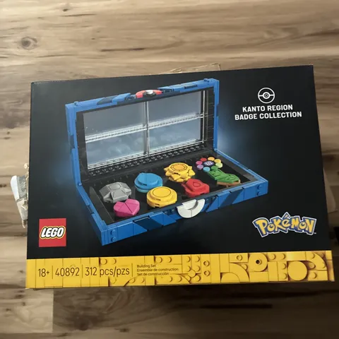 LEGO 40892 Pokémon Kanto Region Badge Collection INHAND SHIPASAP