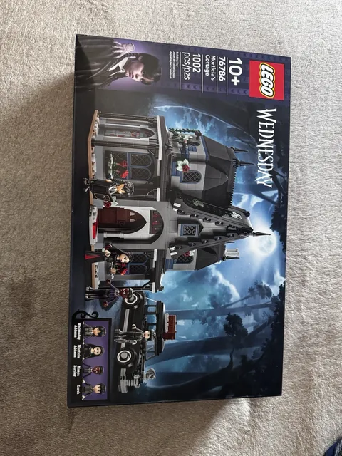 lego wednesday morticia's cottage 76786