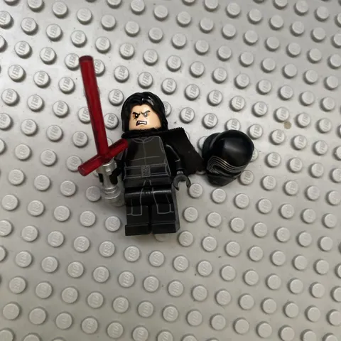 LEGO Star Wars Kylo Ren Minifigure with Helmet and Cape