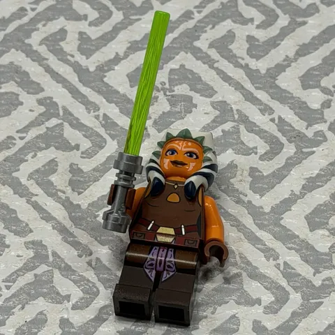 LEGO Star Wars Ahsoka Tano Minifigure sw0452 Padawan Clone Wars w/ 1 Lightsaber