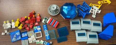 LEGO Lot Vintage Mixed Pieces Space, Minifigures