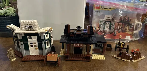 LEGO The Lone Ranger 79109 Colby City & 79106 Calvary w/ Manuals + 2 Minifigures