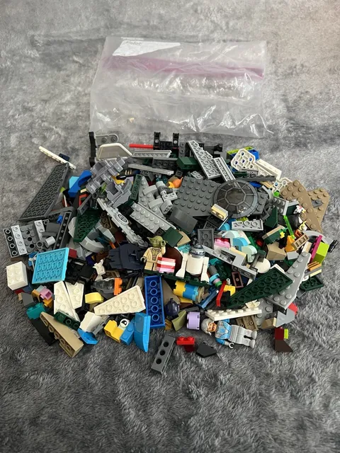 LEGO Mixed Building Brick Lot 1 LB 6.9 OZ Star Wars Yoda R2-D2 Minifigures Parts