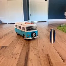 LEGO Volkswagen T2 Camper Van 10279 complete set