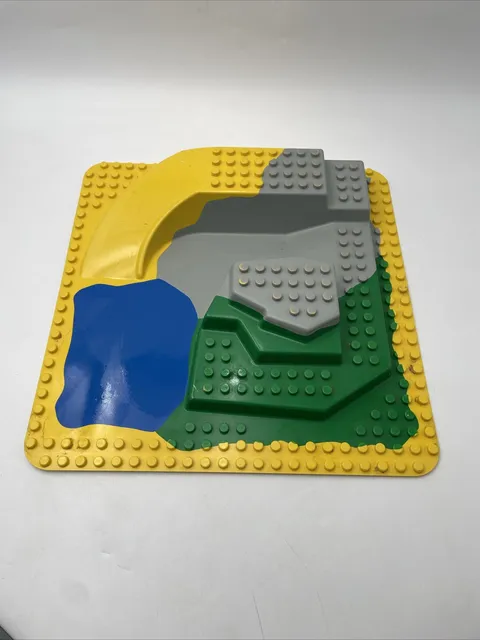 Lego Duplo Zoo 24 x 24 Zoo 4 level Raised Baseplate 2295 Water Yellow Green