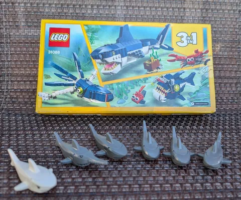 Lego Set 31088 Deep Sea Creatures 2019 Sealed + 6 Shark Figures