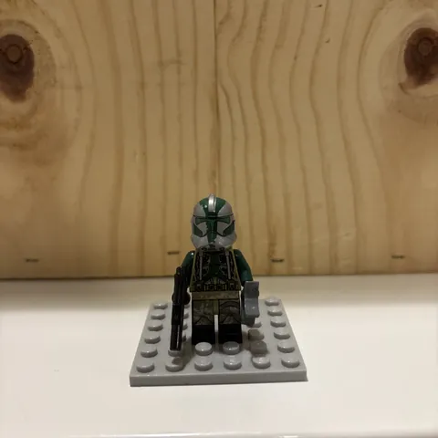 100% Real Authentic LEGO Star Wars Phase 2 Commander Gree Clone Trooper Minifig