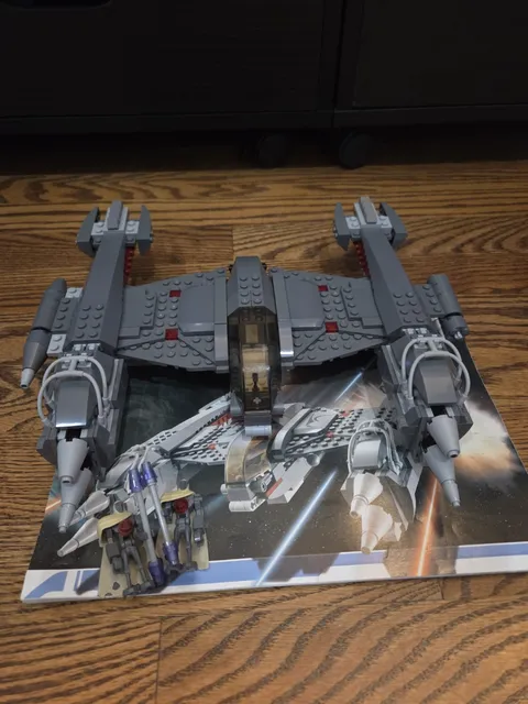 90% LEGO Star Wars MagnaGuard Starfighter (7673) Complete Set 431 pcs w/ Manual