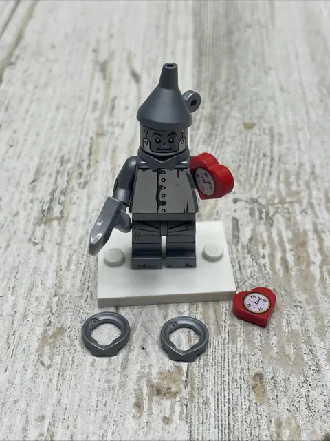 Lego Minifigures The LEGO Movie 2, Tin Man Retired, Extra Bow Tie and Heart