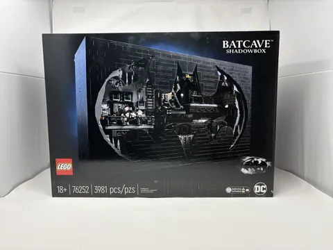 LEGO 76252 DC Comics Super Heroes - Batman Returns - Batcave - Shadow Box SEALED