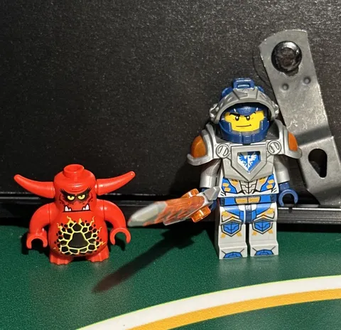 LEGO Nexo Knights Minifigure Lot Clay Moorington NEX010 & Scurrier NEX034