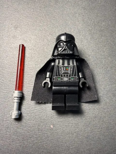 LEGO Star Wars Darth Vader Minifigure sw0277 With Saber And Cape
