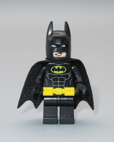 LEGO Batman Type 2 head yellow utility belt spongy cape minifigure 70918 70910