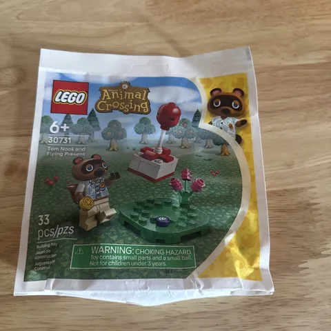 LEGO  Animal Crossing Tom Nook and Flying Present Paper Bag 30731 (SEALED)