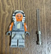 Lego Star Wars Ahsoka Tano W/ Lightsaber - Minifigure 75385