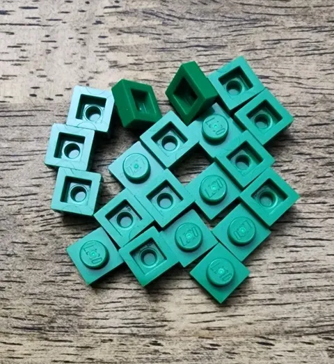 LEGO Green Plate 1 X 1 QTY 20. Part No. 3024.