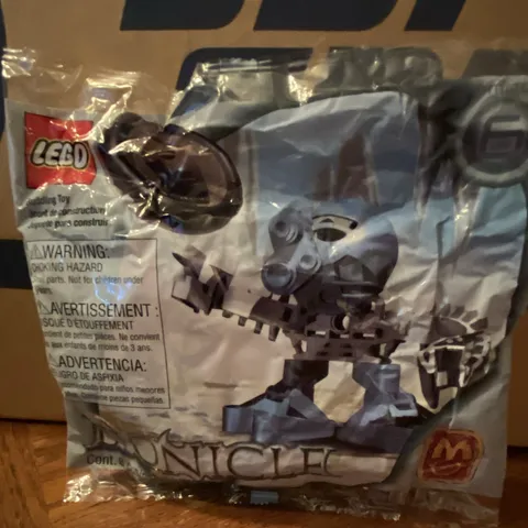 McDonald's Happy Meal LEGO BIONICLE Matoro 1393 Polybag Complete Set 8pc (2001)