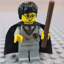 LEGO Minifigure Harry Potter w/Star Cape Yellow Version Retired With Wand 
