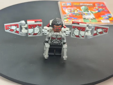 LEGO Marvel Super Heroes Avengers Infinity War 76104 Falcon Minifigure