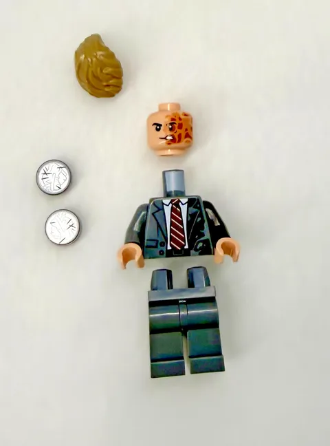LEGO DC Two-Face sh1023 Batman 76303 Dark Knight Minifigure NEW Unassembled
