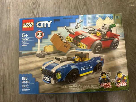 LEGO City Police Highway Arrest 60242 Complete Set 185 pcs Ages 5+