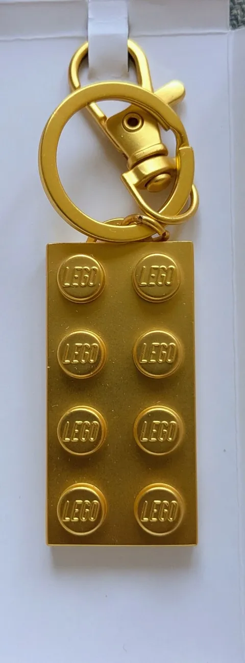LEGO Insiders Gold Chrome Lego 2x4 Brick Keychain Keyring FIFA 2026 Exclusive