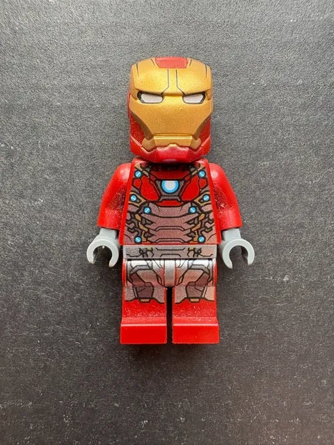 Lego Iron Man Minifigure Mark 47 Armor Marvel Super Heroes 76083 sh0405