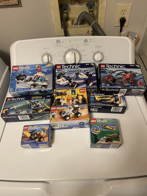 Lego MASSIVE lot Of Parts Sets Manuals Vintage Complete Incomplete Mixed