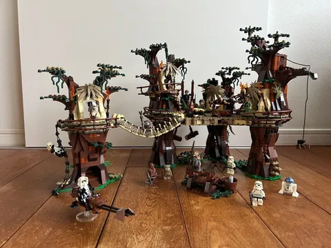 [RARE SET] LEGO Star Wars Ewok Village 10236 UCS w/ Minifigs & Box