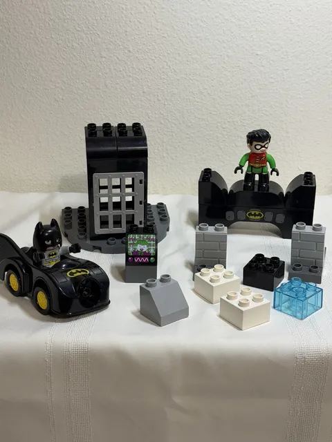 Lego Duplo 10919 DC Batman Bat cave Robin Batmobile INCOMPLETE