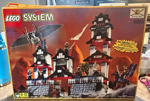 LEGO System Ninja: Flying Ninja Fortress 6093 687pcs , New but rough box
