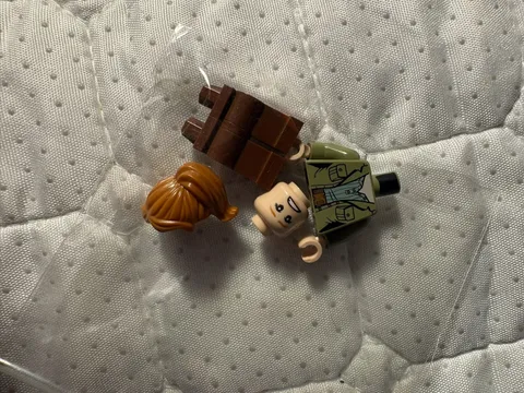 SHIPS SAME DAY 💥New LEGO® Claire Dearing Minifigure - Jurassic World - 75940