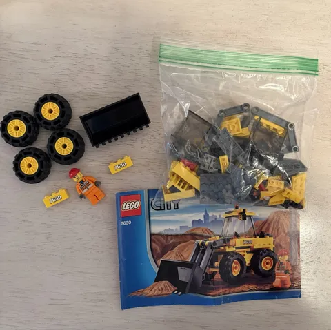 Lego Set 7630 City Front End Loader; 100% Complete w/ instructions & minifigure