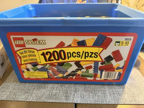 Lego System 3033 Tub filled with nearly 7.5lbs Of Vtg Pieces Look At Pics!!
